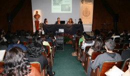 Uma das mesas redondas do evento