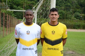 Dudu (esquerda) com o uniforme 2 e Léo Mota com o número 1 (amarelo) Dudu (esquerda) com o uniforme 2 e Léo Mota com o número 1 (amarelo)