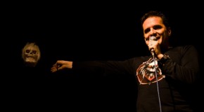 Rey Biannchi se apresenta no Comédia Nupalco no próximo domingo