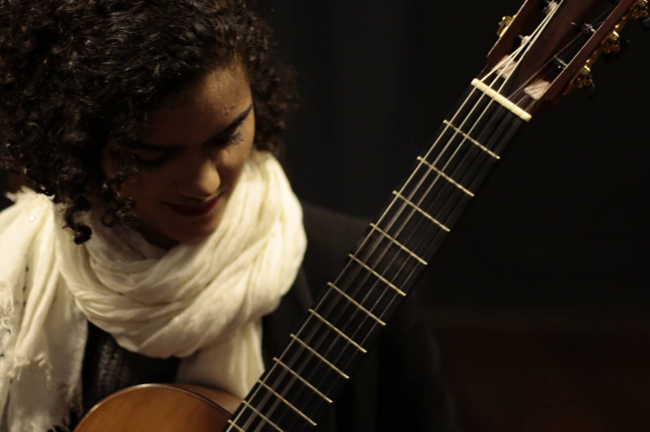 anna-leone-realiza-seu-ltimo-concerto-antes-de-partir-para-os-estados