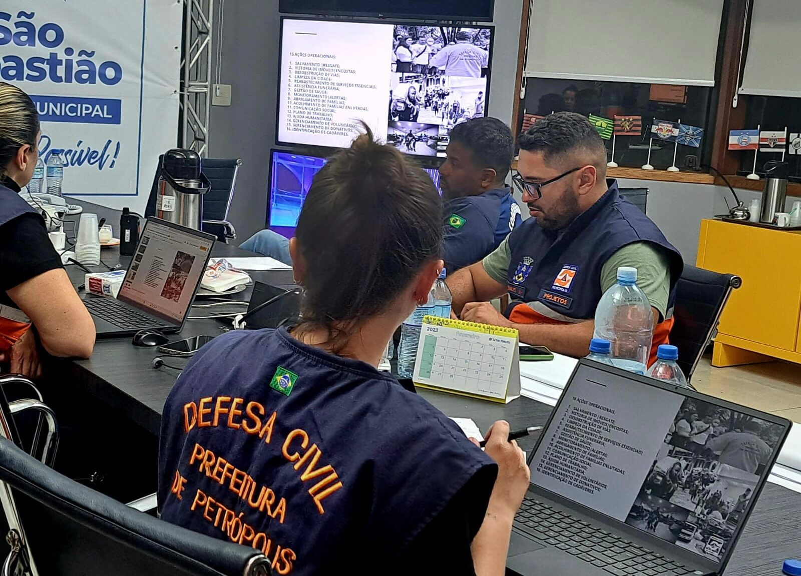 Defesa Civil de Petrópolis está em São Sebastião para prestar apoio à ...